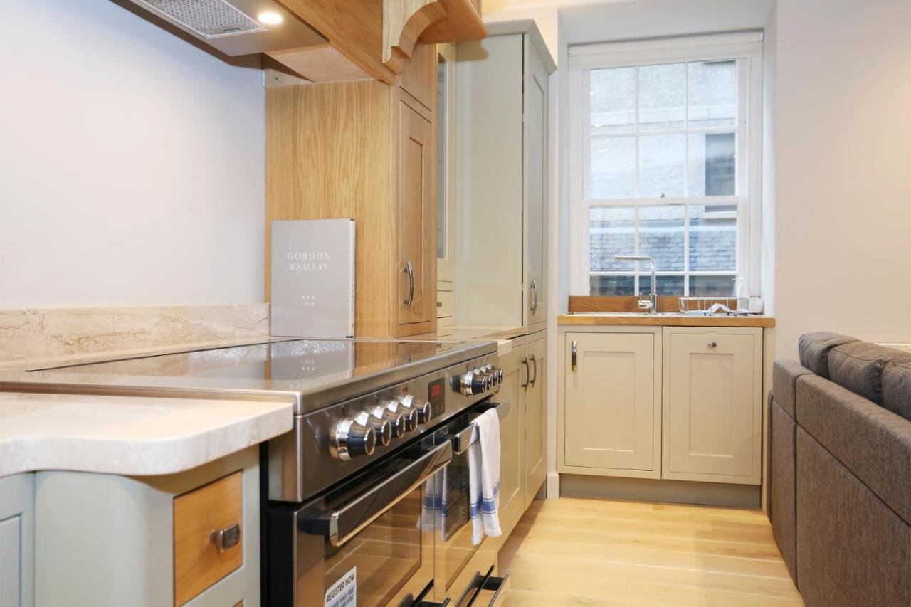 דירות אדינבורו Joivy Modern And Airy Flat On The Historic Royal Mile מראה חיצוני תמונה