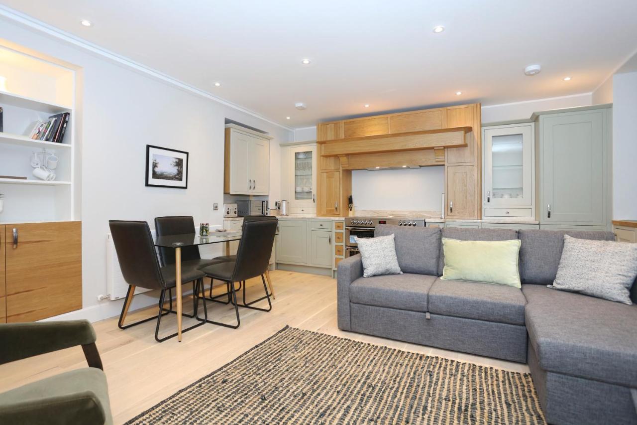דירות אדינבורו Joivy Modern And Airy Flat On The Historic Royal Mile מראה חיצוני תמונה