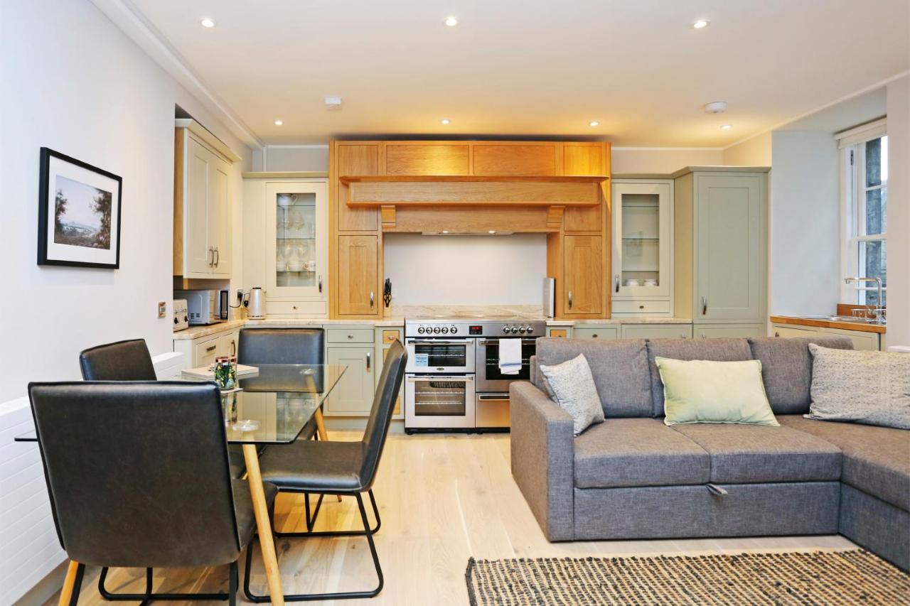 דירות אדינבורו Joivy Modern And Airy Flat On The Historic Royal Mile מראה חיצוני תמונה