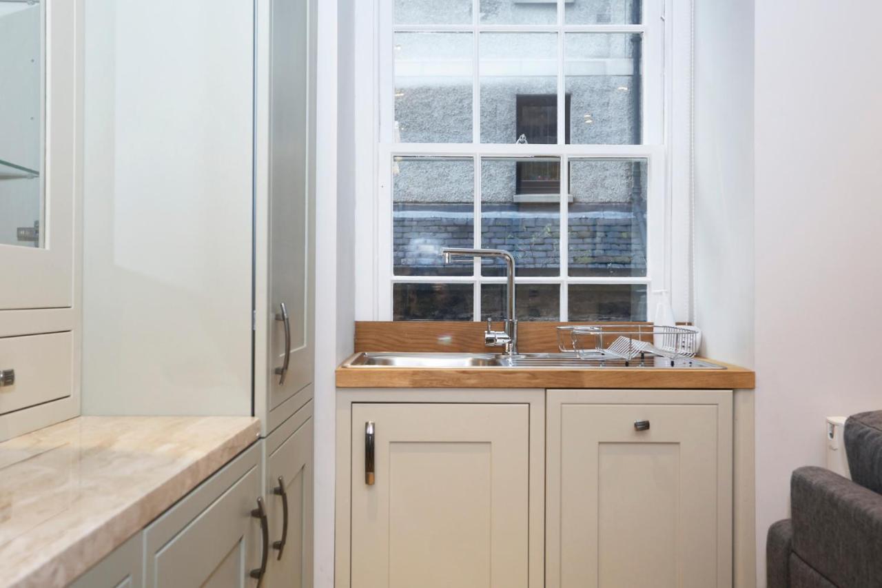 דירות אדינבורו Joivy Modern And Airy Flat On The Historic Royal Mile מראה חיצוני תמונה