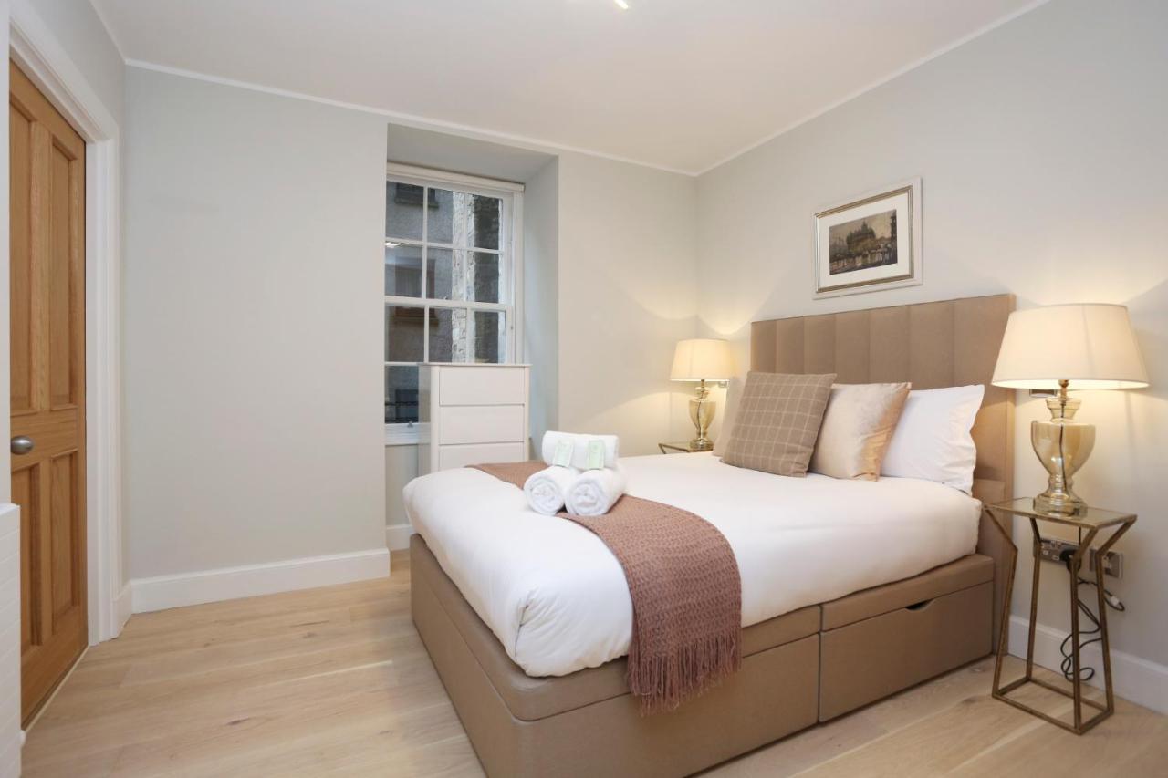 דירות אדינבורו Joivy Modern And Airy Flat On The Historic Royal Mile מראה חיצוני תמונה