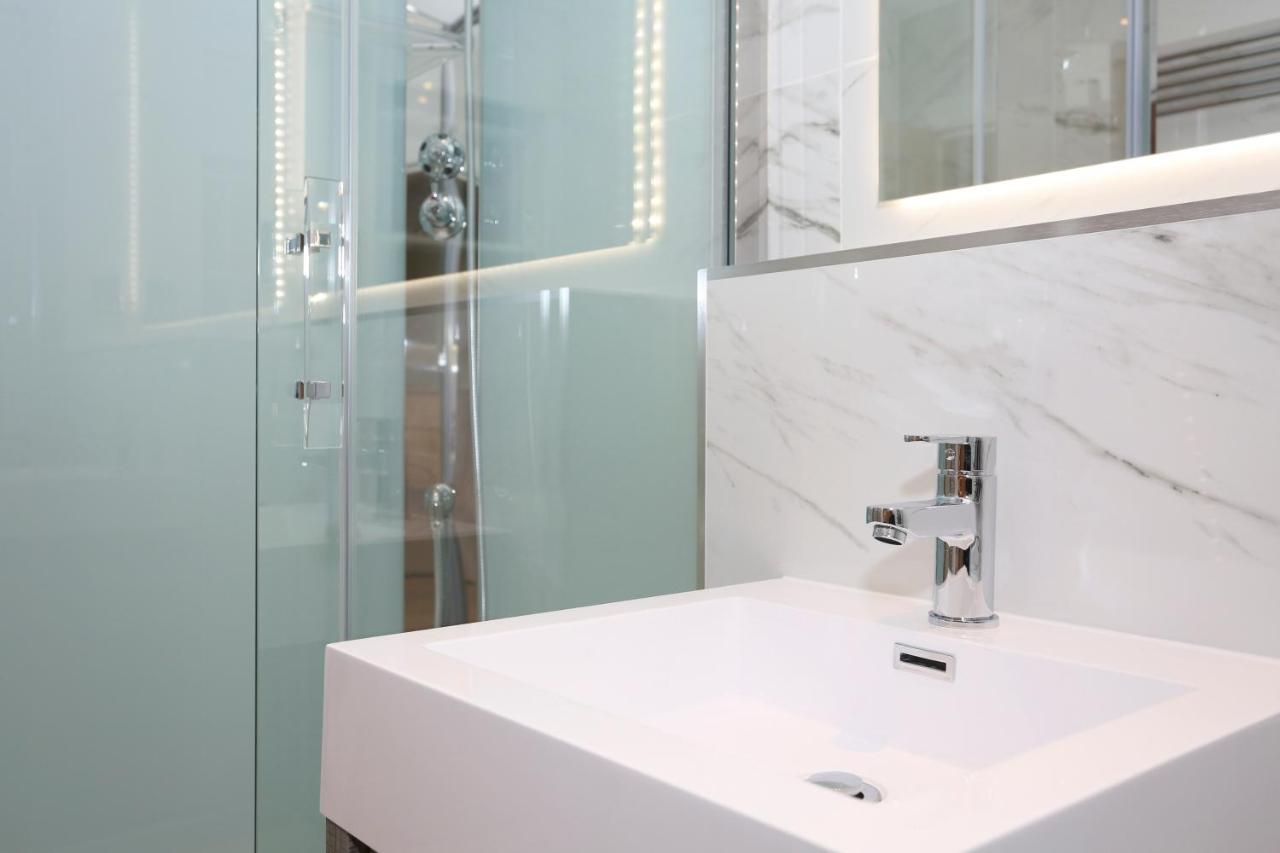 דירות אדינבורו Joivy Modern And Airy Flat On The Historic Royal Mile מראה חיצוני תמונה
