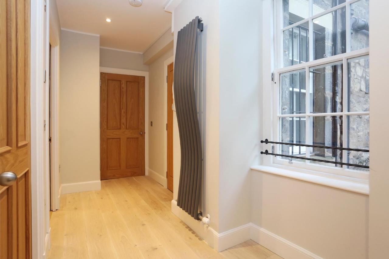 דירות אדינבורו Joivy Modern And Airy Flat On The Historic Royal Mile מראה חיצוני תמונה