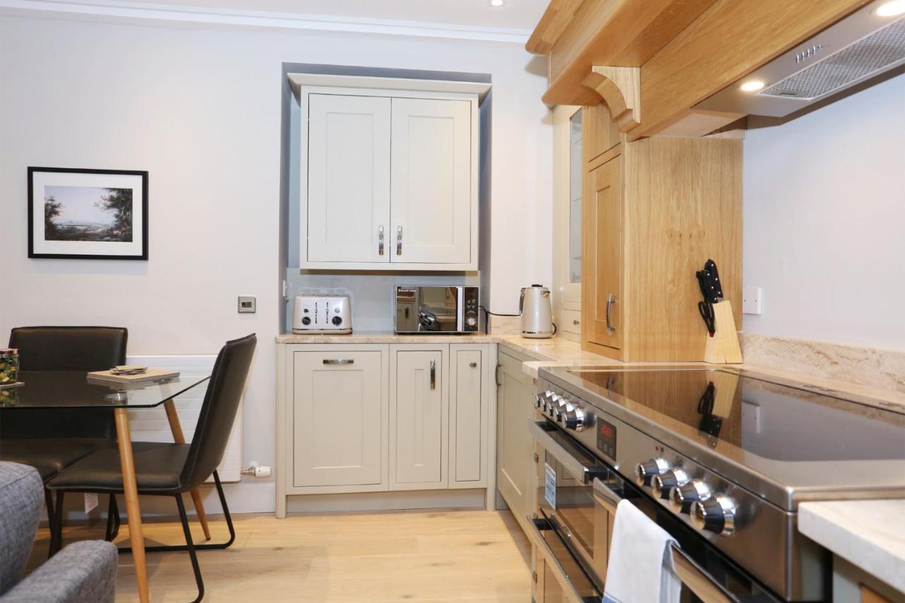 דירות אדינבורו Joivy Modern And Airy Flat On The Historic Royal Mile מראה חיצוני תמונה