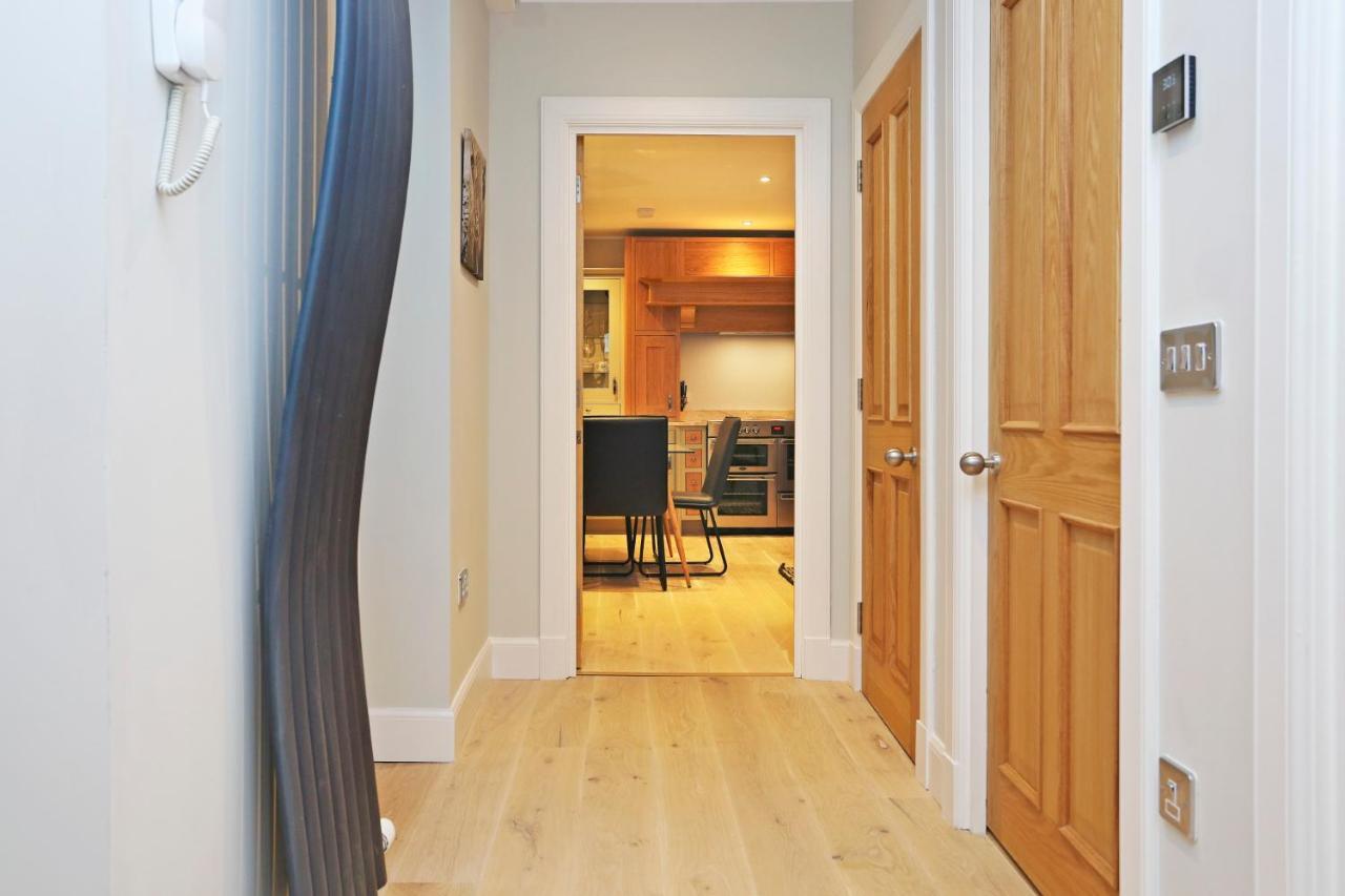 דירות אדינבורו Joivy Modern And Airy Flat On The Historic Royal Mile מראה חיצוני תמונה