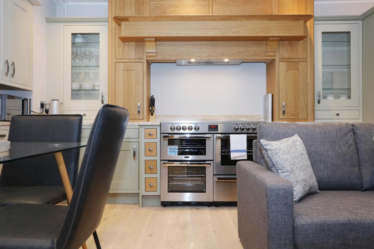 דירות אדינבורו Joivy Modern And Airy Flat On The Historic Royal Mile מראה חיצוני תמונה